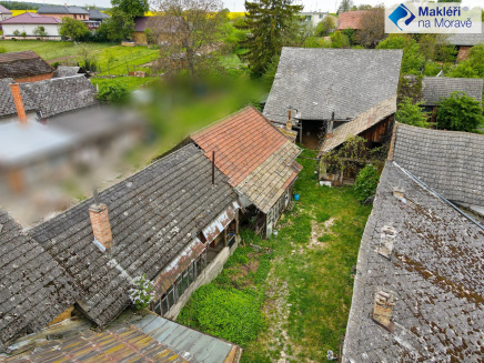 Prodej rodinného domu k celkové rekonstrukci , CP 1704 m2, Morkovice Slížany